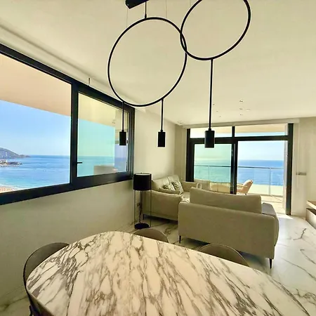 شقة Sunset Sailors Stunning Views بينايدورم