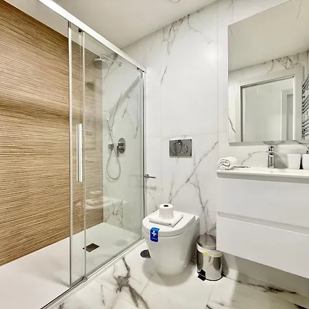 Sunset Sailors Stunning Views شقة بينايدورم